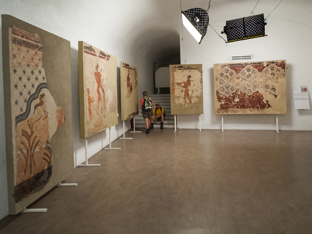 Vielfältige Fresken und Wanddekorationen in der damaligen Hauptausstellungshalle. (Photo: Tobias Schorr)