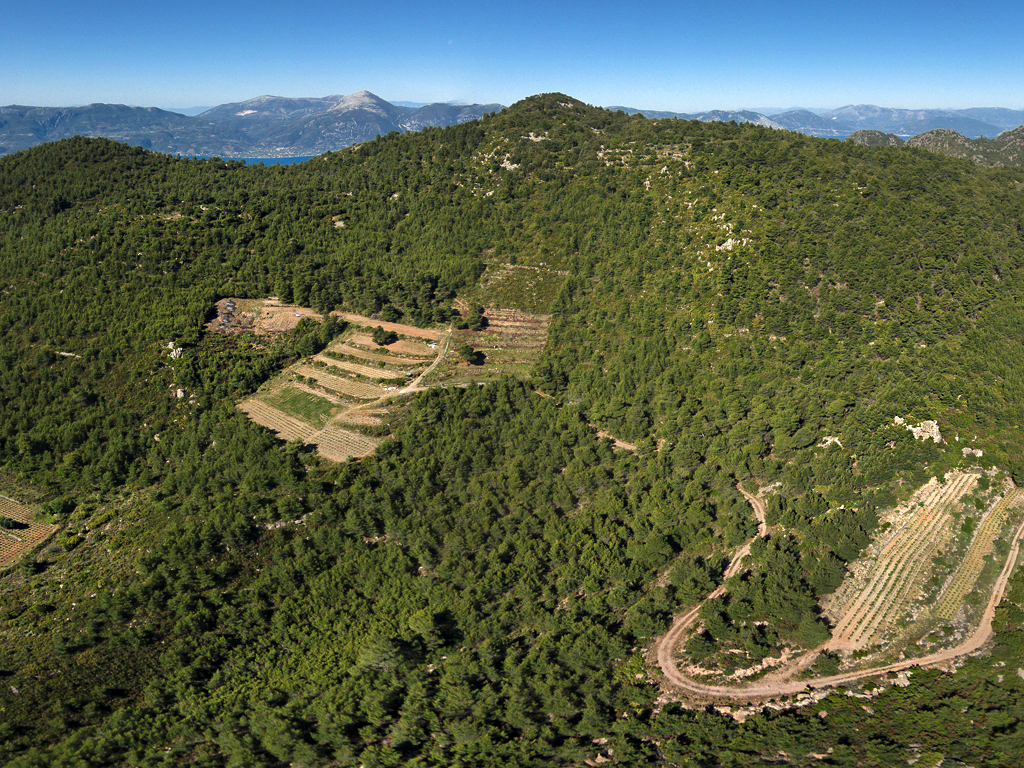 The central part of Methana peninsula with the Chelona lava dome. (Photo: Tobias Schorr)